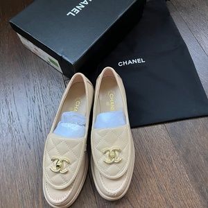 Interlocking leather loafers